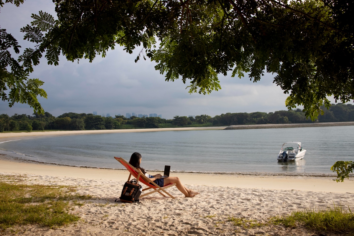 Descubra a Tranquilidade da Praia de Peracanga: Um Refúgio em Guarapari