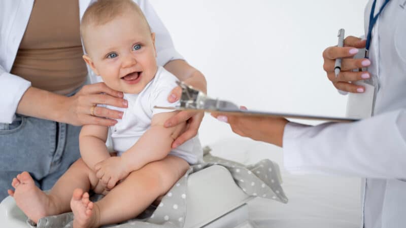 Cuidados com o bebê depois da vacina de 2 meses