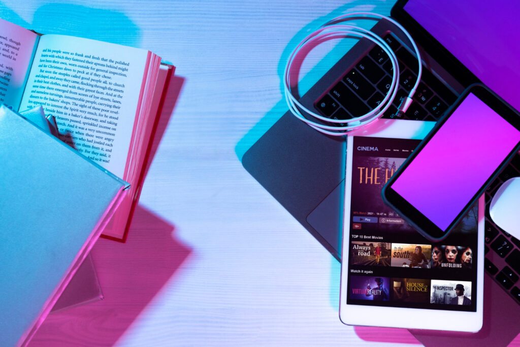 Entre Estrelas e Telas: O Espaço na Cultura Digital