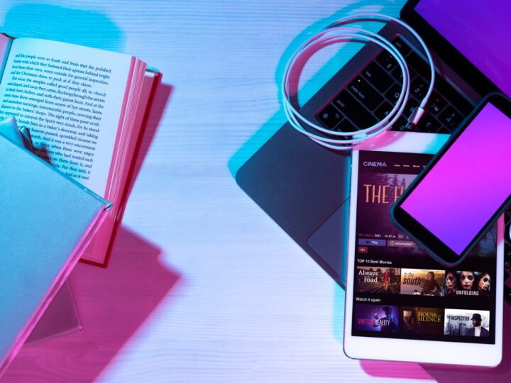 Entre Estrelas e Telas: O Espaço na Cultura Digital